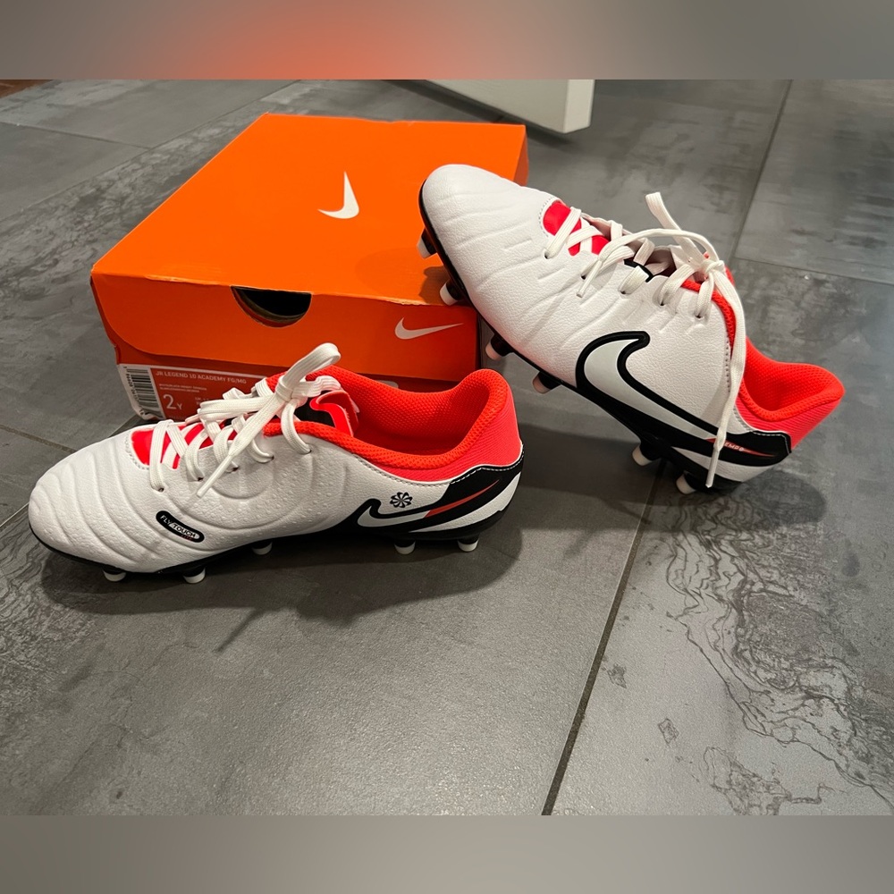 NIB Nike Tiempo Jr Legend 10 Club FG/MG Soccer Shoes Cleats DV4352-100 Sz 2Y